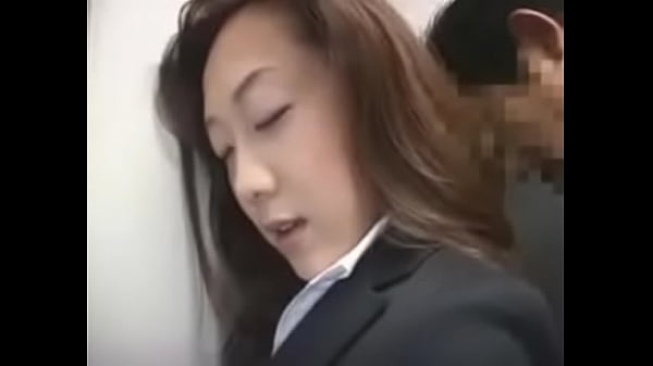 Japanese elevator mother daughter scene